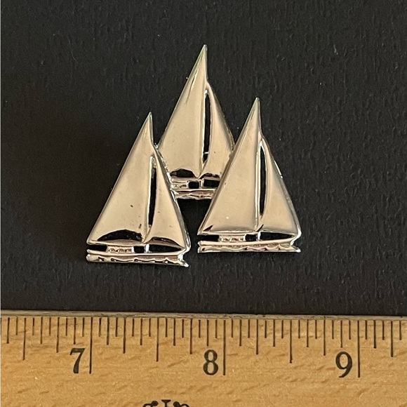 Vintage Signed Ginnie Johansen Silvertone Brooch Pin Sailboats c 1980s - Picture 2 of 5